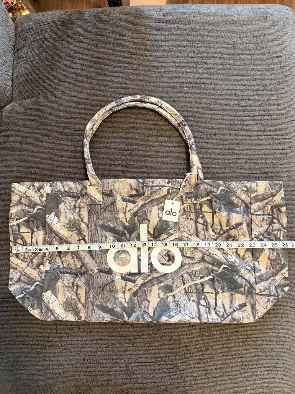 ALO Yoga Women's Grey Camouflage Tote Bag - Picture 5 of 7